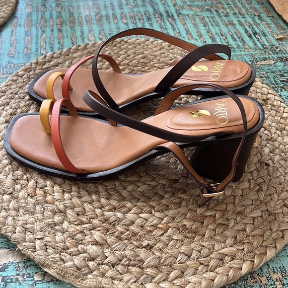 Women's Sarto by Franco Sarto Rache Toe Loop Strappy Sandal - Picture 2 of 3